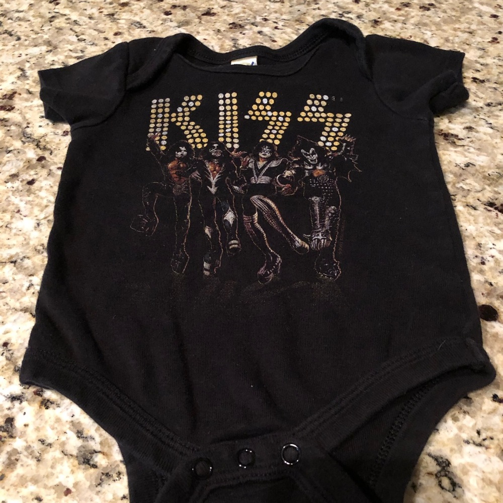 Baby Kiss rock onesie 12M